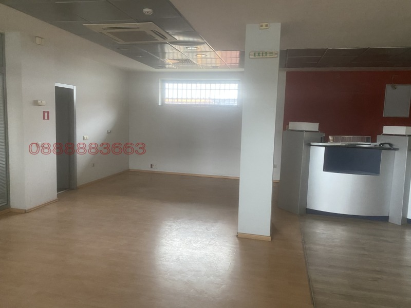 Дава под наем МАГАЗИН, гр. Монтана, Идеален център, снимка 8 - Магазини - 52783444