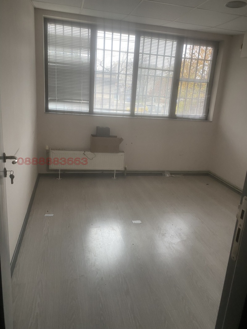 Дава под наем МАГАЗИН, гр. Монтана, Идеален център, снимка 7 - Магазини - 52783444