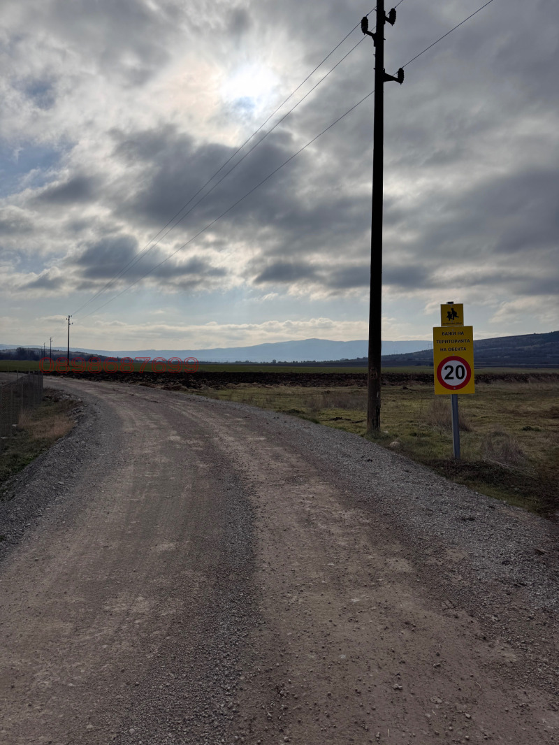 Дава под наем ЗЕМЕДЕЛСКА ЗЕМЯ, с. Друган, област Перник