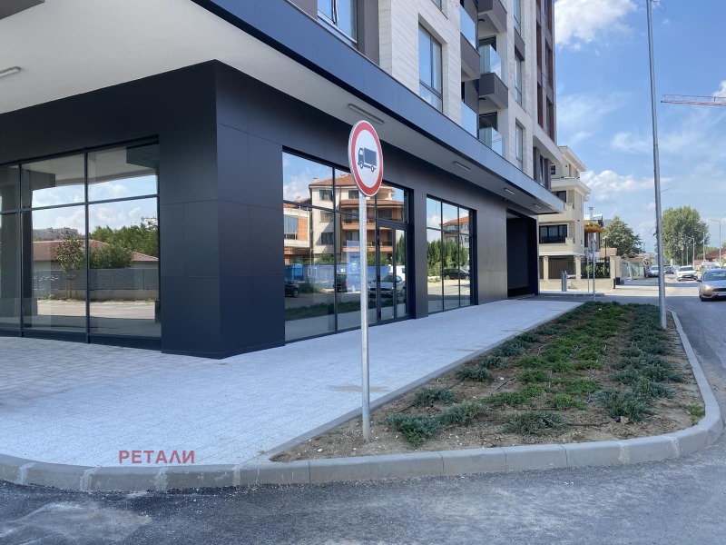 Vuokrattavana  Myymälä Plovdiv , Hristo Smirnenski , 425 neliömetriä | 84215530