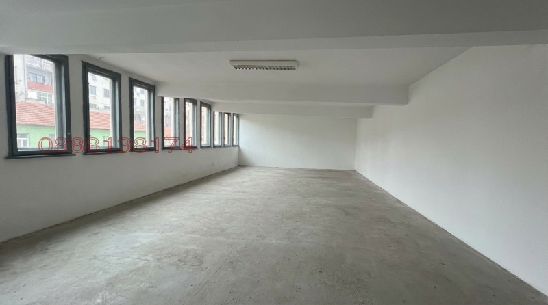 Дава под наем  склад гр. Дряново, област Габрово
      200 кв.м