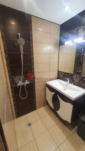 1 chambre Pobeda, Varna 8