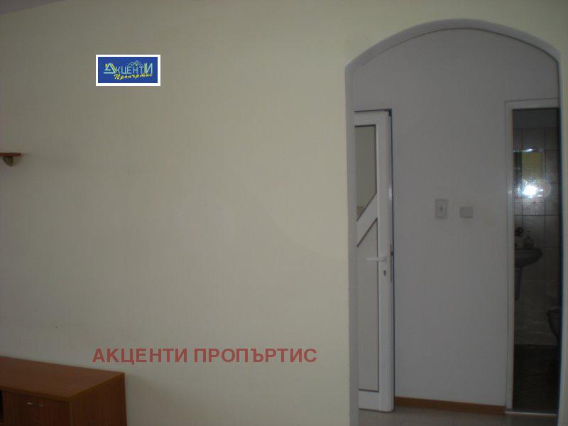 Дава под наем 3-СТАЕН, гр. Велико Търново, Колю Фичето, снимка 12 - Апартаменти - 52232830