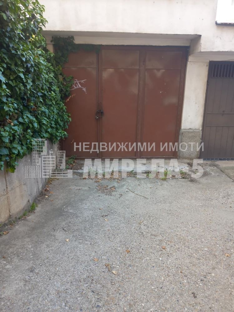 För uthyrning  Garage Ruse , Jalta , 20 kvm | 83691049