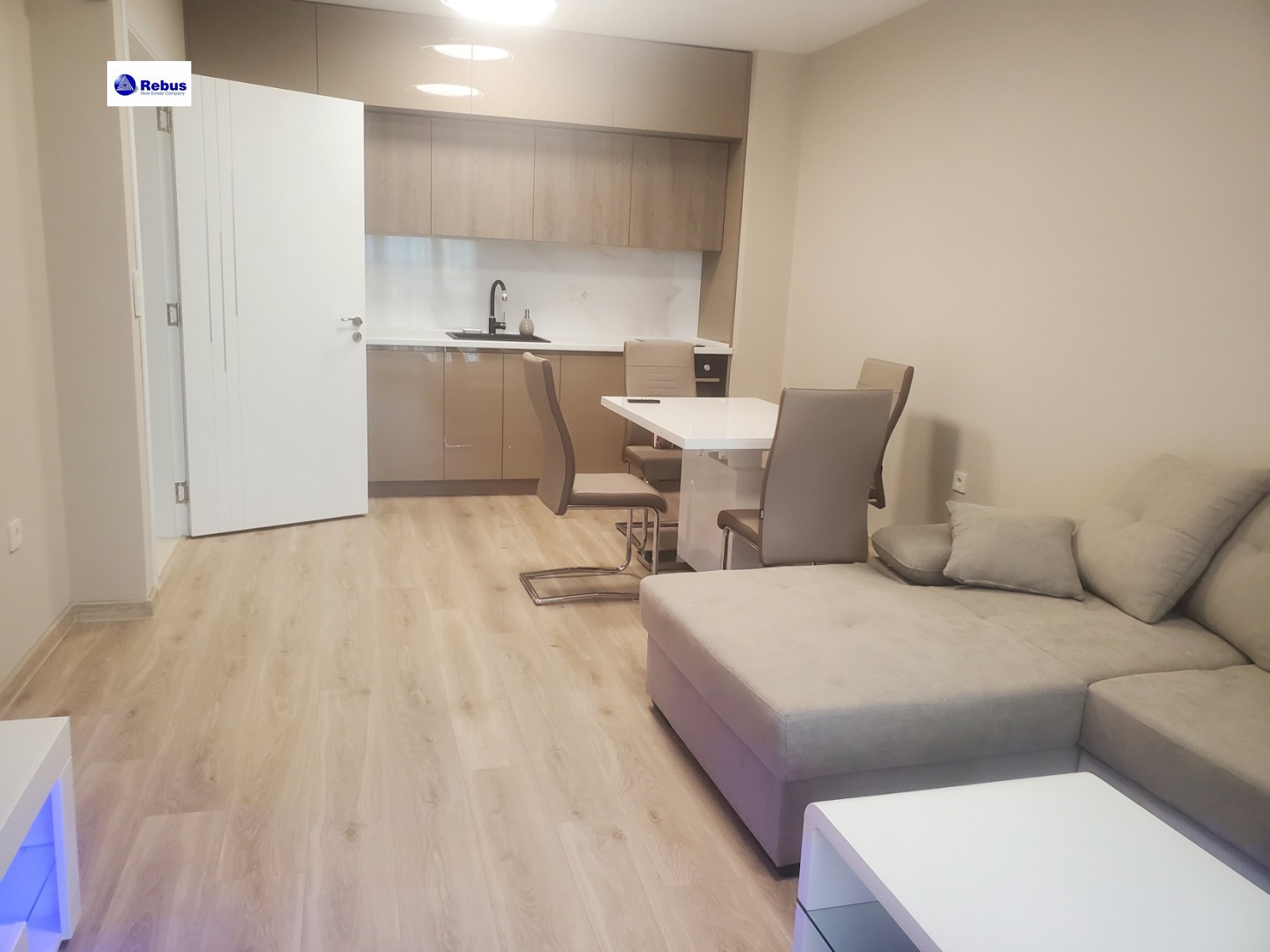 Дава под наем 2-СТАЕН, гр. София, Лагера, снимка 2 - Апартаменти - 54189570