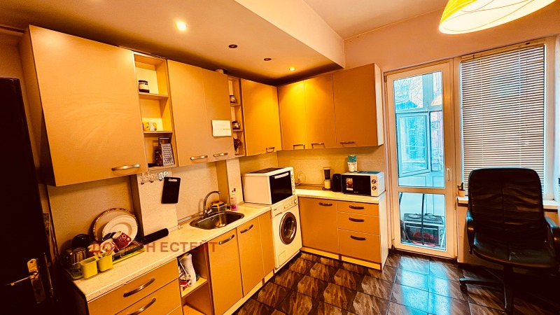 Дава под наем 3-СТАЕН, гр. София, Център