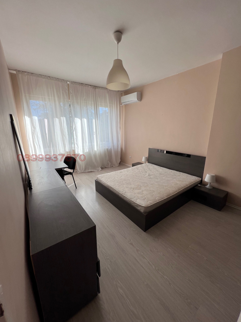 Издаје се  Соба Софија , Центар , 16 м2 | 98343883