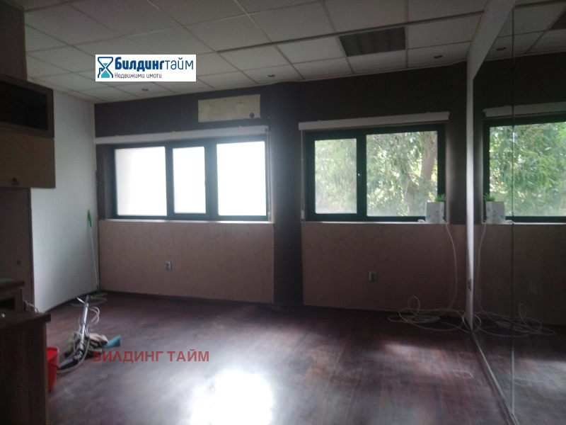 Дава под наем ОФИС, гр. Шумен, Център, снимка 2 - Офиси - 53004658