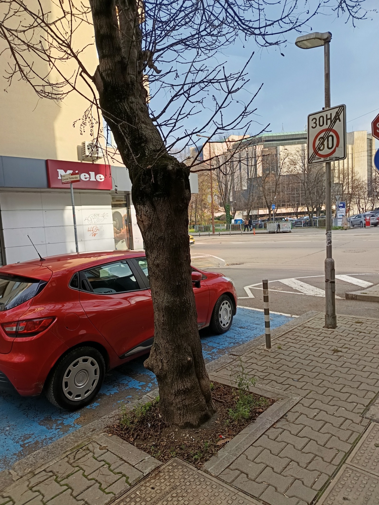 Дава под наем ГАРАЖ, ПАРКОМЯСТО, гр. София, Център, снимка 8 - Гаражи и паркоместа - 53644410