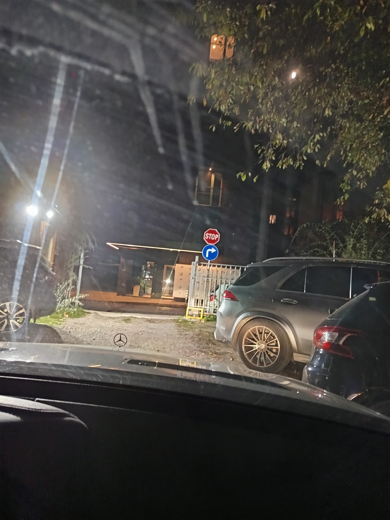 Дава под наем ГАРАЖ, ПАРКОМЯСТО, гр. София, Център, снимка 7 - Гаражи и паркоместа - 53644410