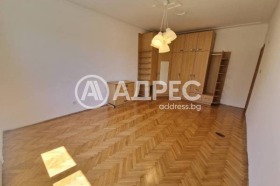 3+ bedroom Oborishte, Sofia 4