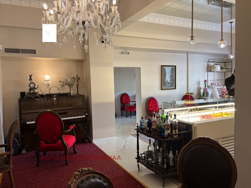 Дава под Наем ЗАВЕДЕНИЕ в град София, Център - 220 кв.м / 4 000 € » 7 823.32 лв., БЪРД ИНТЕРНАЦИОНАЛ
