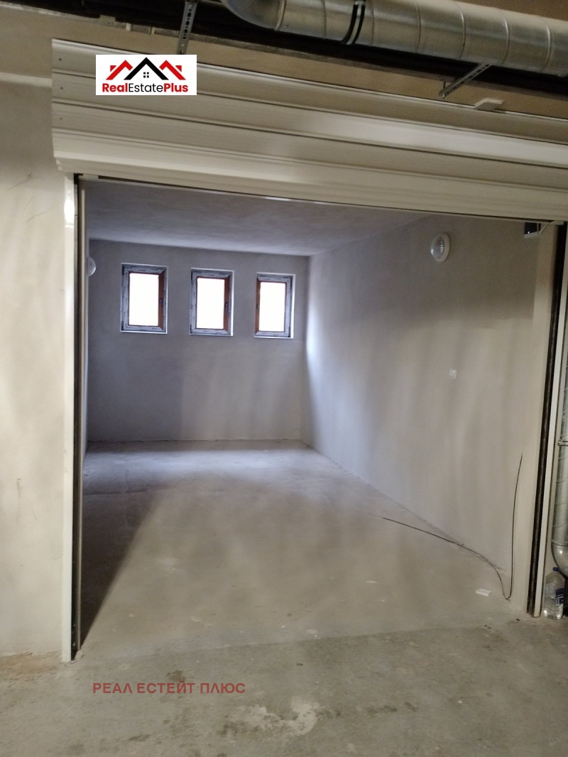 Дава под наем ГАРАЖ, ПАРКОМЯСТО, гр. Плевен, Идеален център, снимка 2 - Гаражи и паркоместа - 53230382