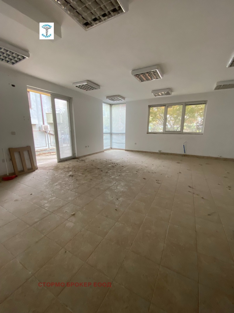 Дава под Наем ОФИС в град София, Витоша - 165 кв.м / 800 € » 1 564.66 лв., СТОРМО БРОКЕР ЕООД