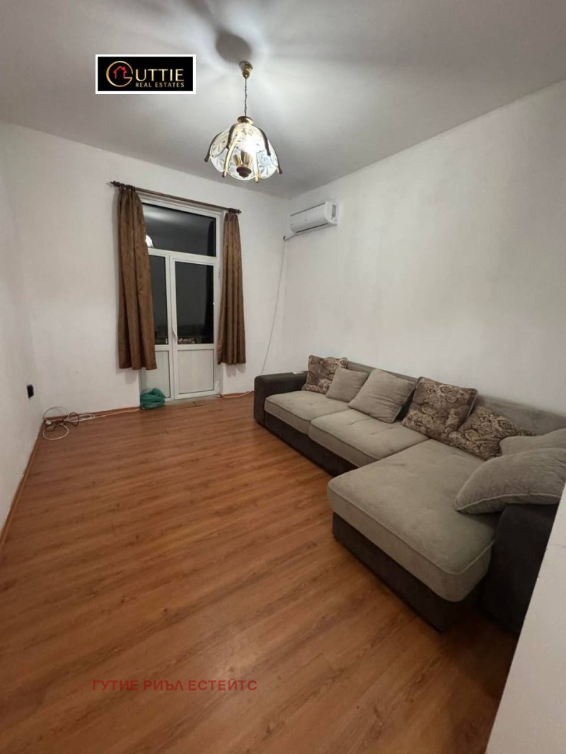 Дава под наем ЕТАЖ ОТ КЪЩА, гр. София, Център