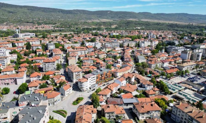 Дава под Наем СКЛАД в област Габрово, гр. Севлиево - 1300 кв.м / 5 460 € » 10 678.83 лв., СУПРИММО ОФИСИ В СТРАНАТА