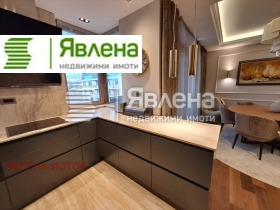 3-стаен град София, Изток 8