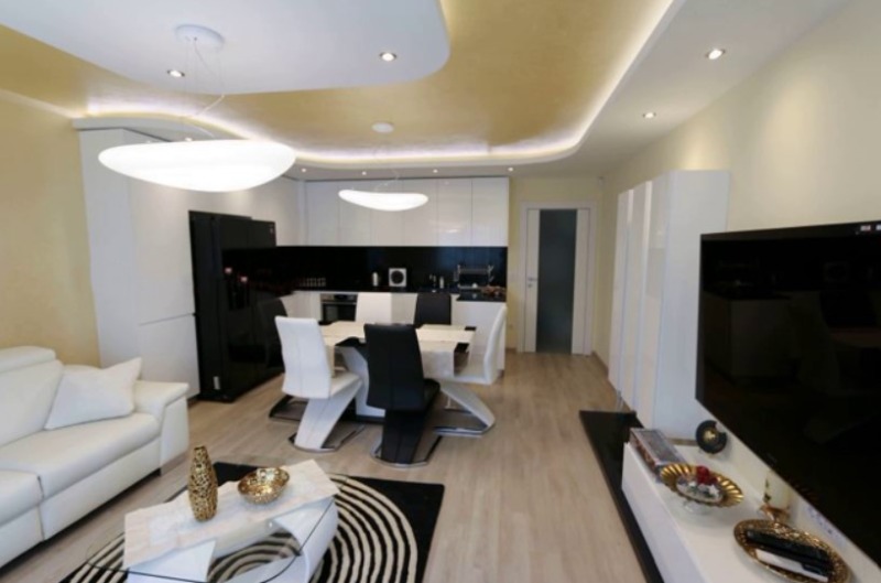 Дава под наем 3-СТАЕН, гр. София, Център, снимка 2 - Апартаменти - 52801000