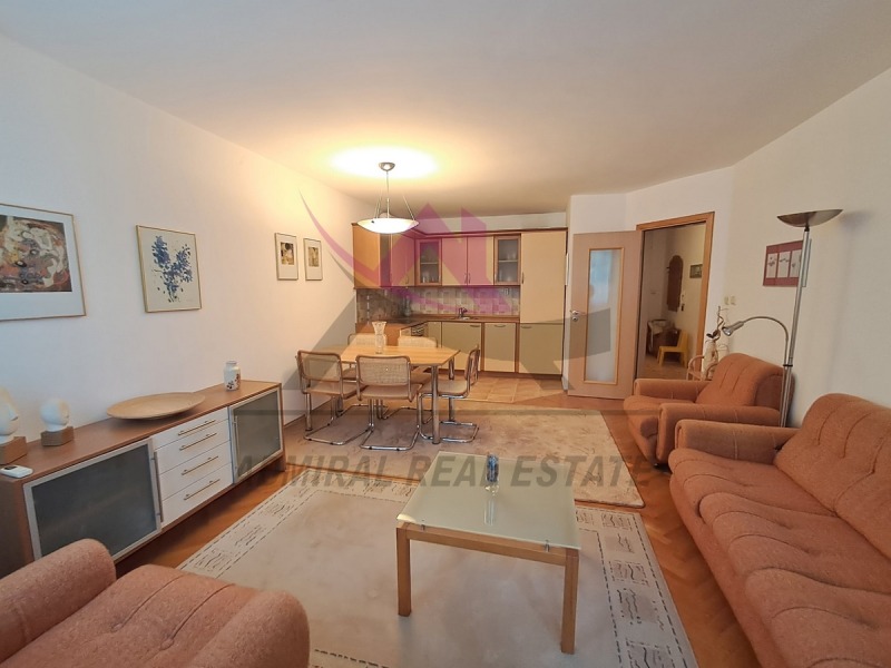 Дава под нем  3-стаен, град Варна, ВИНС-Червен площад •  818 € • ID 24957153 — holmes.bg - [1] 