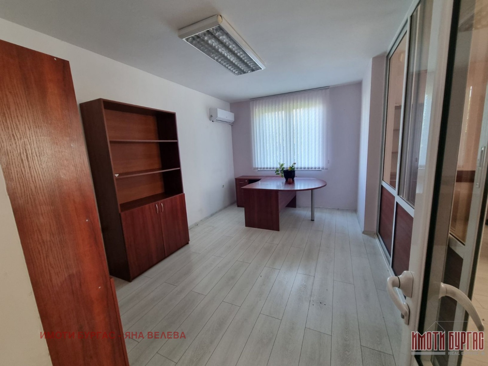 Дава под наем ОФИС, гр. Бургас, Славейков, снимка 5 - Офиси - 56075401