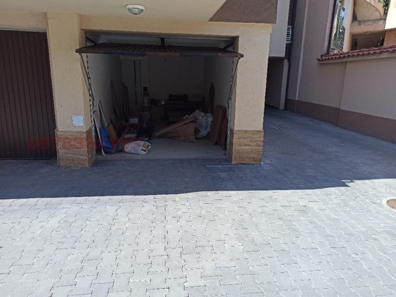 Дава под наем ГАРАЖ, ПАРКОМЯСТО, гр. Пазарджик, Център, снимка 2 - Гаражи и паркоместа - 53538402