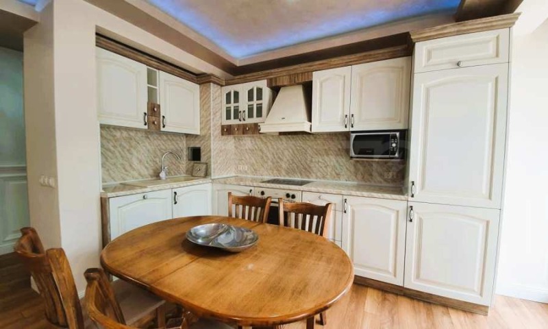 Под наем 3-СТАЕН, град Бургас, Център • 1200 € • 70777675 — Holmes.bg