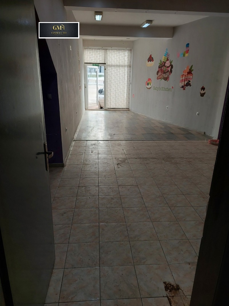 Дава под наем МАГАЗИН, гр. Плевен, Широк център, снимка 3 - Магазини - 53161788