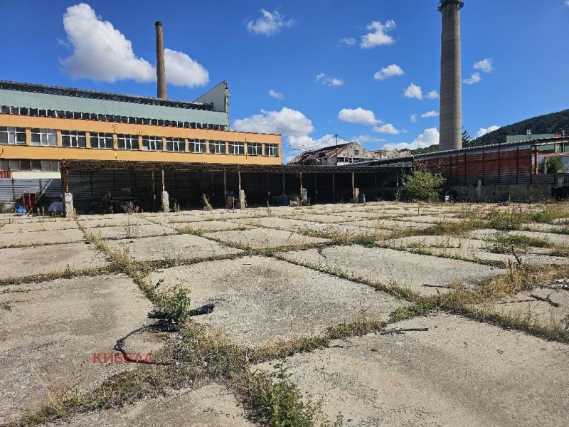 Kiadó  Cselekmény Pernik , Kristal , 6000 négyzetméter | 92143640 - kép [2]