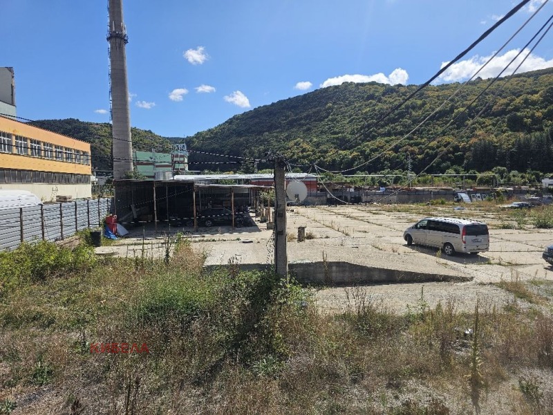 Kiadó  Cselekmény Pernik , Kristal , 6000 négyzetméter | 92143640 - kép [5]