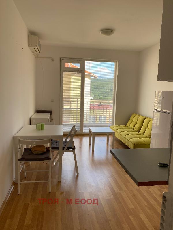 Дава под наем 2-СТАЕН, с. Нови хан, област София област