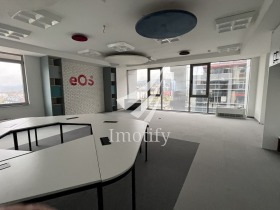 Γραφείο Μλαδοστ 4, Σοφηια 1