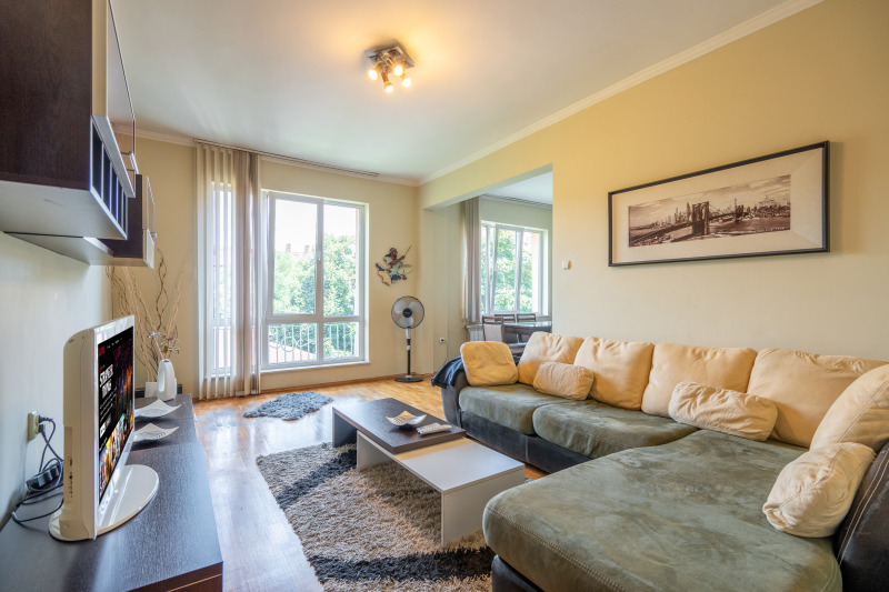 Zu vermieten  2 Schlafzimmer Sofia , Zentar , 85 qm | 64468282