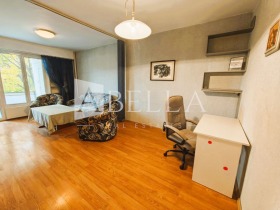 1 quarto Bakston, Sofia