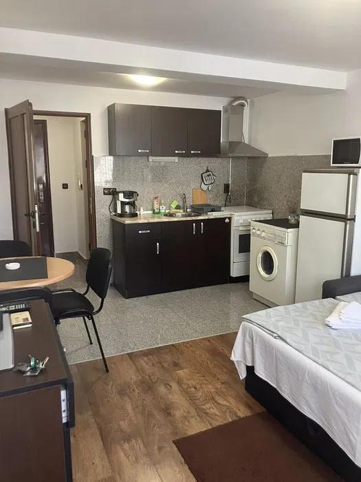 Дава под нем  1-стаен, град Варна, Център •  300 EUR • ID 39403641 — holmes.bg - [1] 