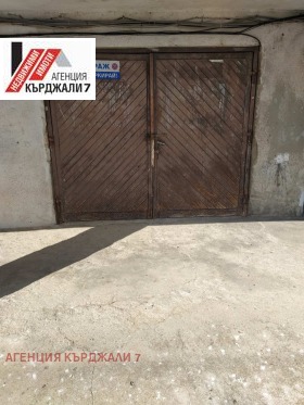 Garage Vazrojdenci, Kardjali 4