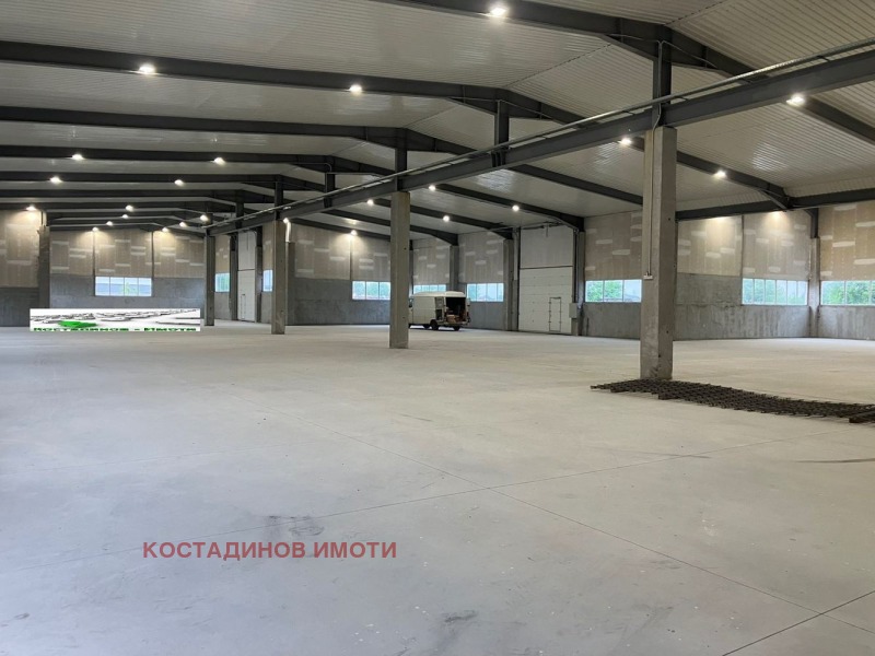 En renta  Almacenamiento Plovdiv , Industrialna zona - Sever , 2800 metros cuadrados | 26665684 - imagen [3]