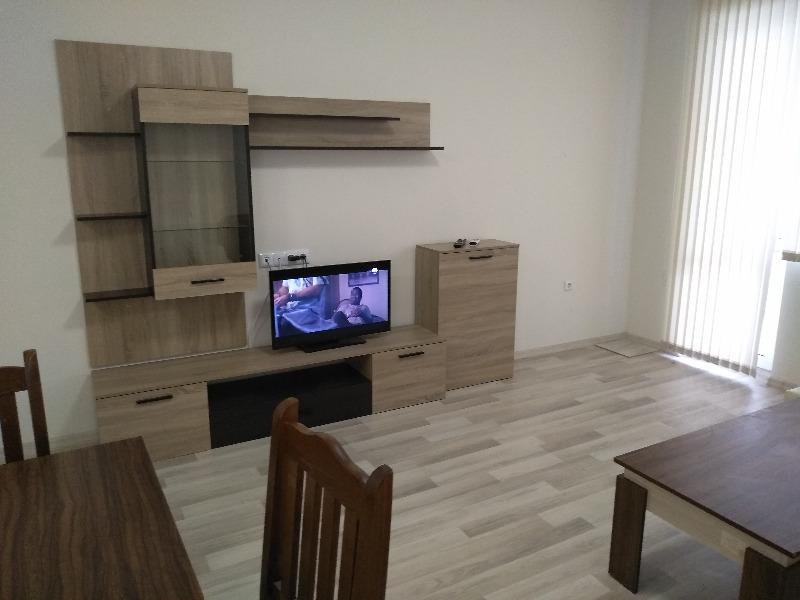 Дава под наем 3-СТАЕН, гр. Велико Търново, Бузлуджа, снимка 2 - Апартаменти - 53908012