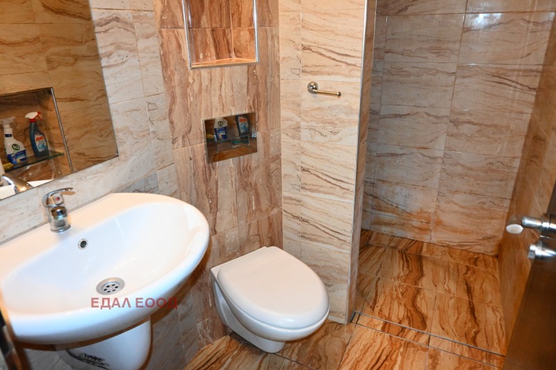 Zu vermieten  3 Schlafzimmer Sofia , Zentar , 140 qm | 23764818 - Bild [11]