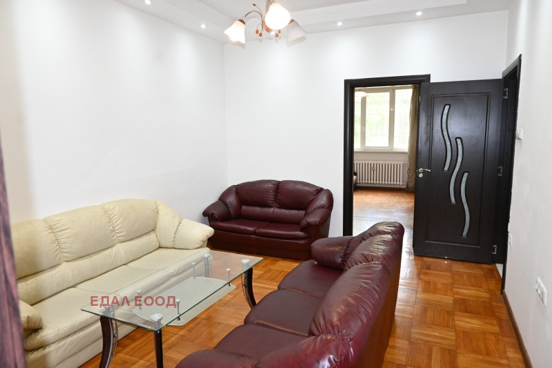 Zu vermieten  3 Schlafzimmer Sofia , Zentar , 140 qm | 23764818