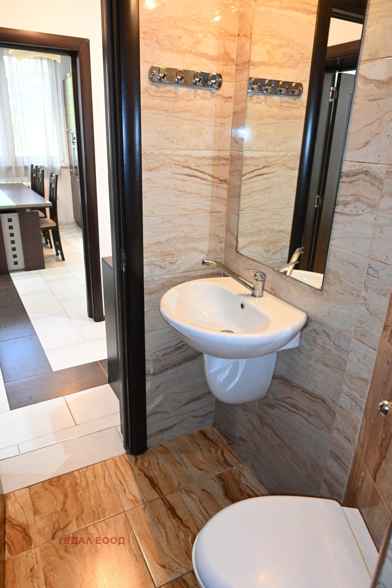 Zu vermieten  3 Schlafzimmer Sofia , Zentar , 140 qm | 23764818 - Bild [13]