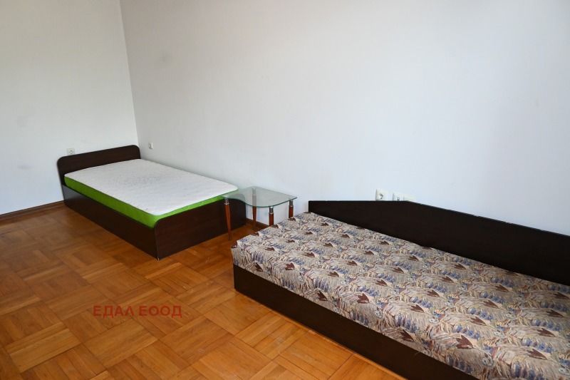 Zu vermieten  3 Schlafzimmer Sofia , Zentar , 140 qm | 23764818 - Bild [9]