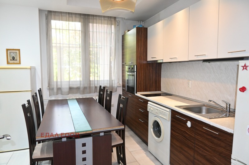 Zu vermieten  3 Schlafzimmer Sofia , Zentar , 140 qm | 23764818 - Bild [6]