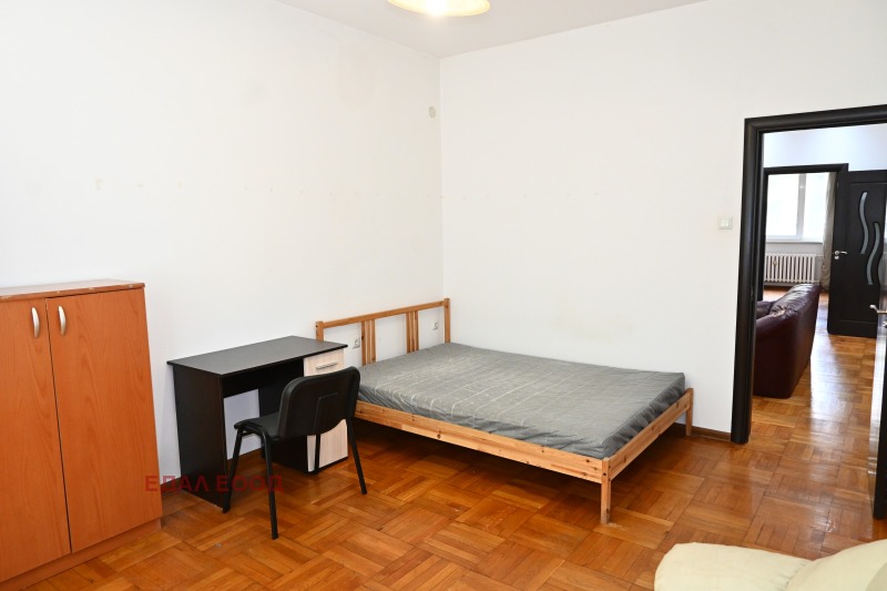 Zu vermieten  3 Schlafzimmer Sofia , Zentar , 140 qm | 23764818 - Bild [8]