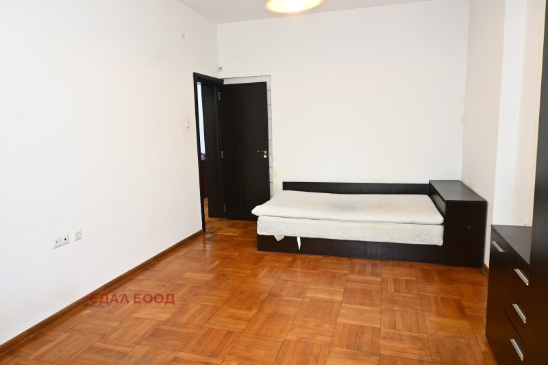 Zu vermieten  3 Schlafzimmer Sofia , Zentar , 140 qm | 23764818 - Bild [4]
