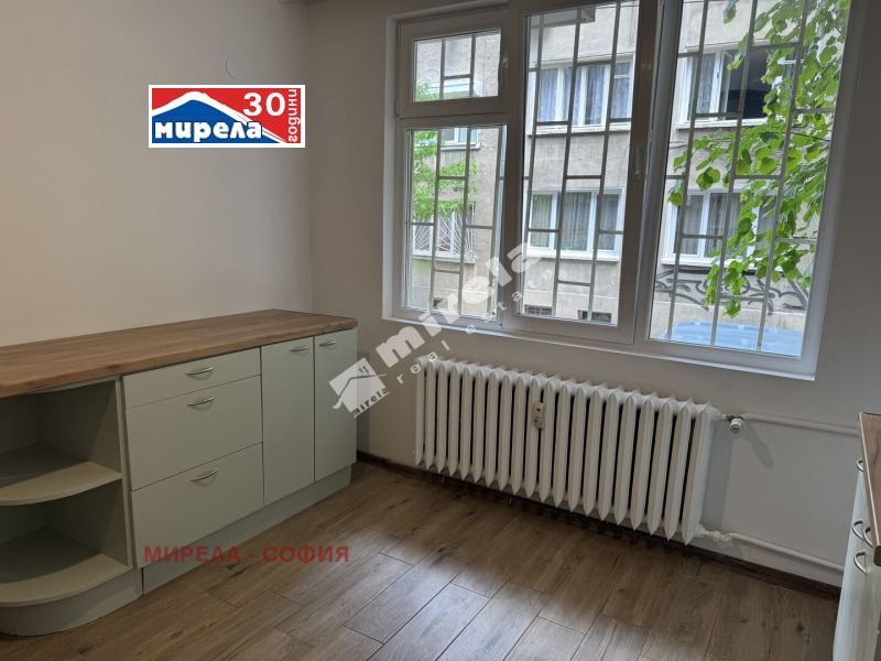Издаје се  2 спаваће собе Софија , Центар , 102 м2 | 67906857 - слика [5]