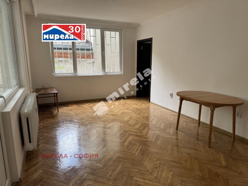 Издаје се  2 спаваће собе Софија , Центар , 102 м2 | 67906857