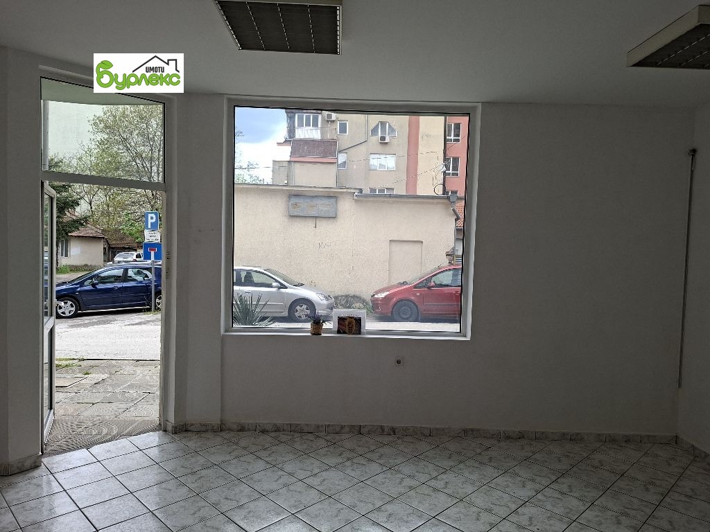 Дава под наем МАГАЗИН, гр. Варна, Централна поща, снимка 2 - Магазини - 54599709