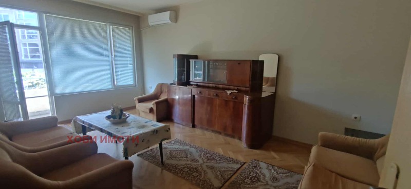 Дава под наем  4-стаен град Пловдив , Център , 105 кв.м | 77153124