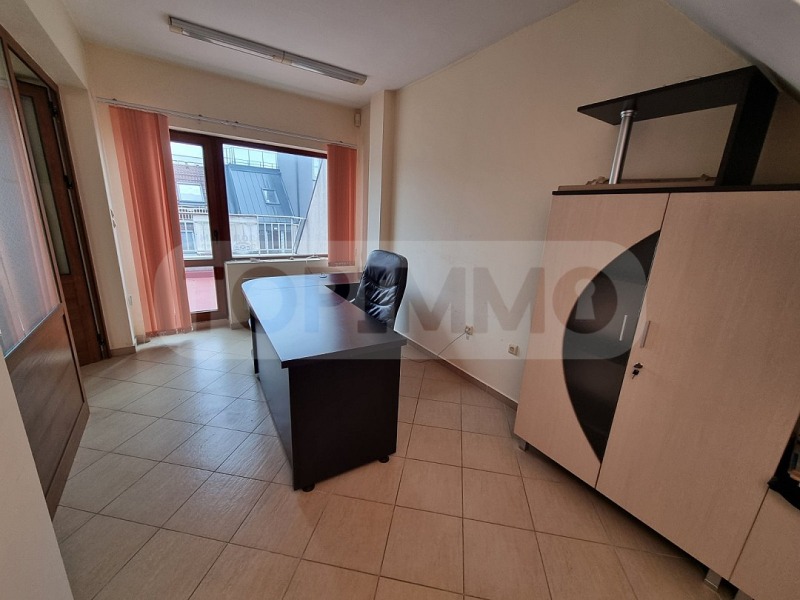 Дава под наем ОФИС, гр. Варна, Бизнес хотел, снимка 2 - Офиси - 53257280