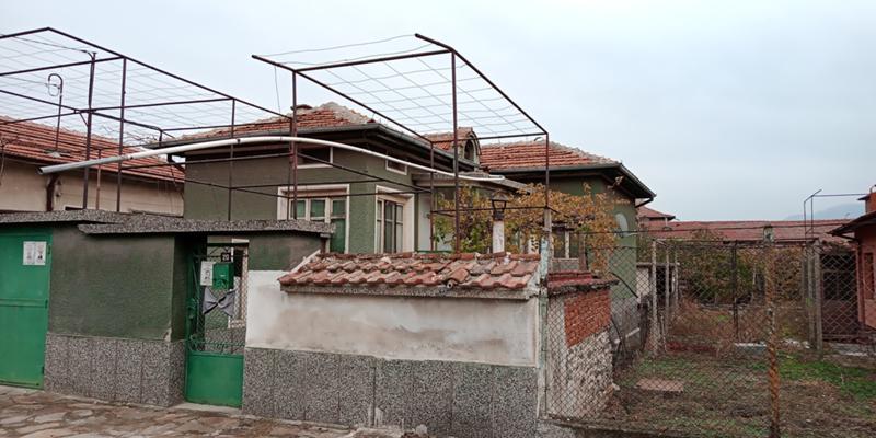 Продава  4-стаен област Пловдив , гр. Кричим , 290 кв.м | 83844326